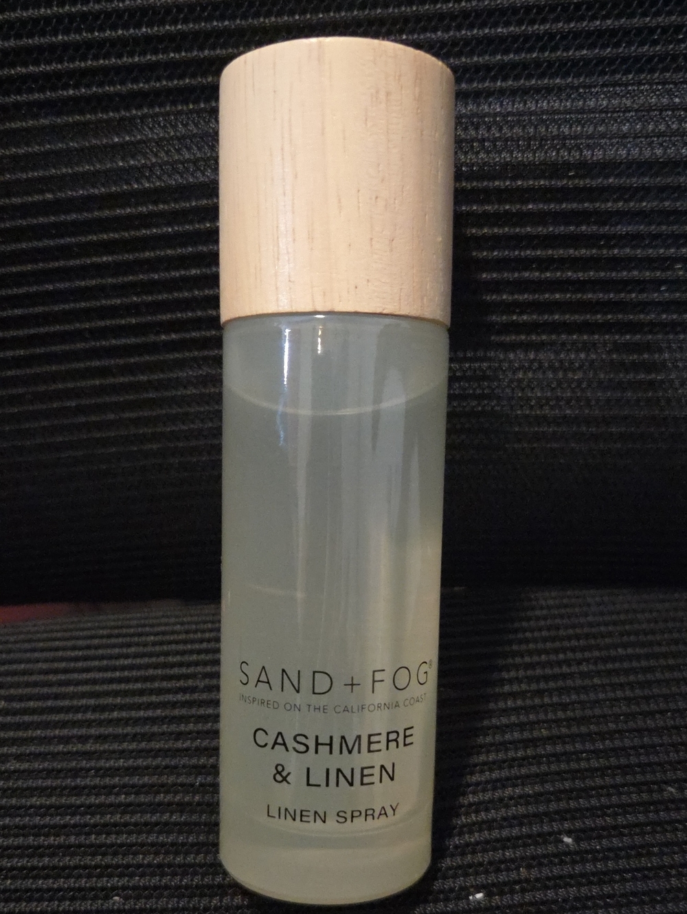 SAND + FOG Cashmere & Linen Linen Spray — White/Cream